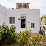 Beautiful Views Family Townhouse Steps From The Beach