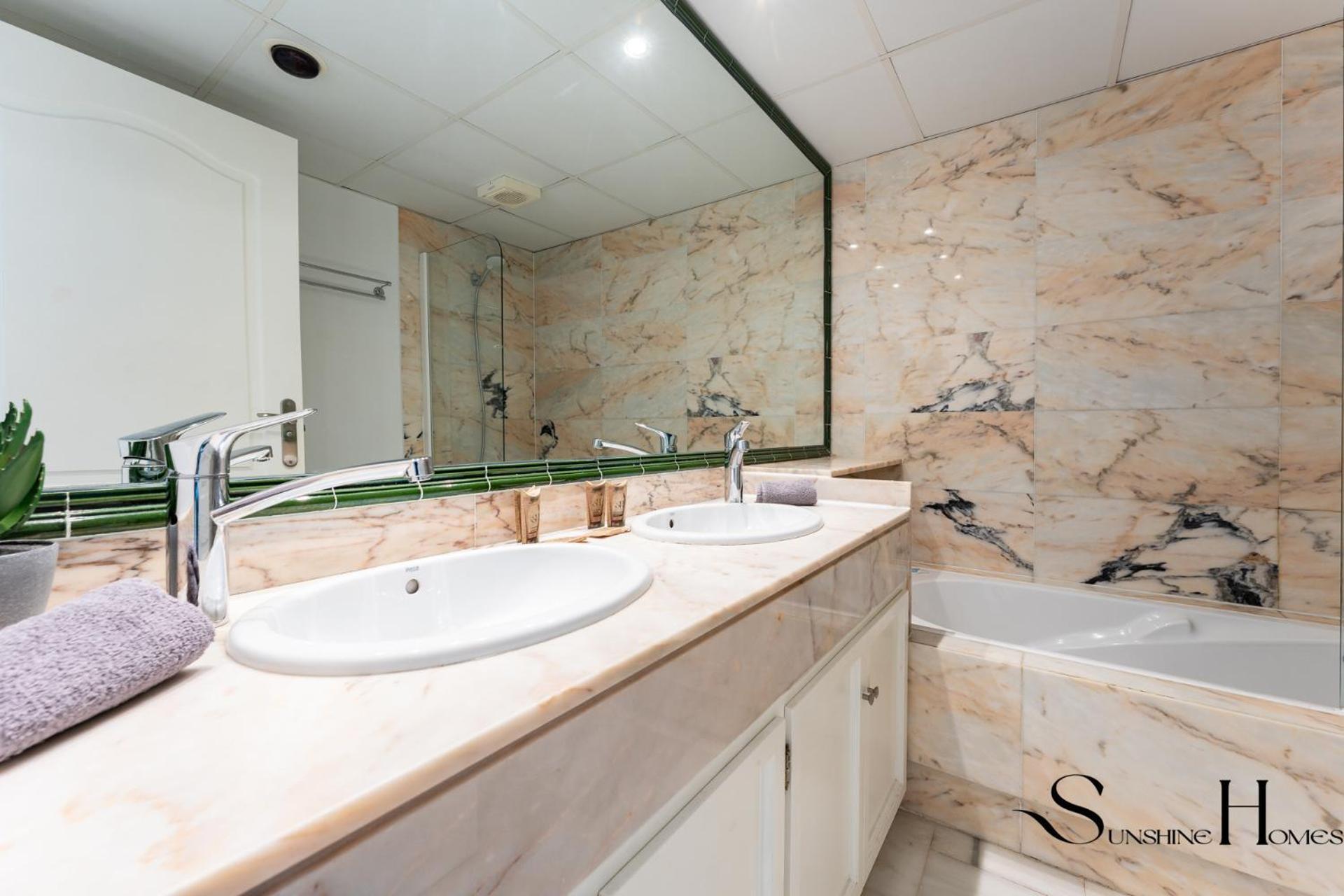 Beautiful Views Family Townhouse Steps From The Ferienhaus Benalmádena
